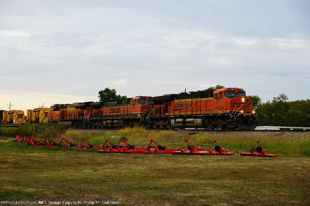 BNSF 7756, 994, 7941 lead H-TEAAMY 1-07